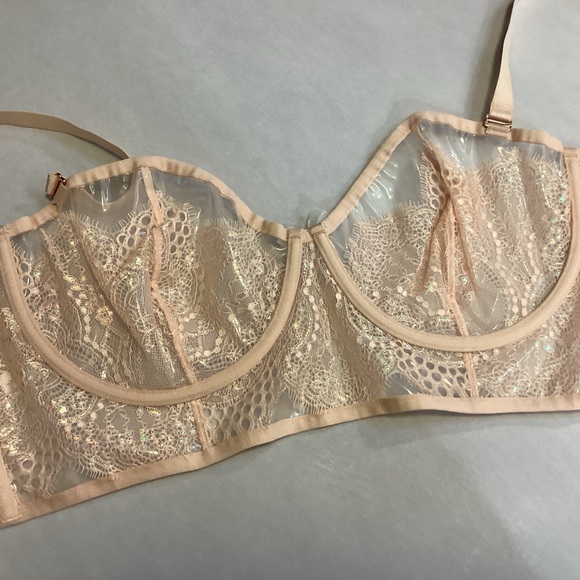 NWT Savage X Fenty BY RIHANNA Lace Latex Convertible Bra and Lace Thong Set $75 - Picture 15 of 16